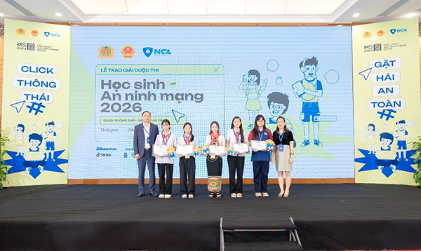 CD giving awards