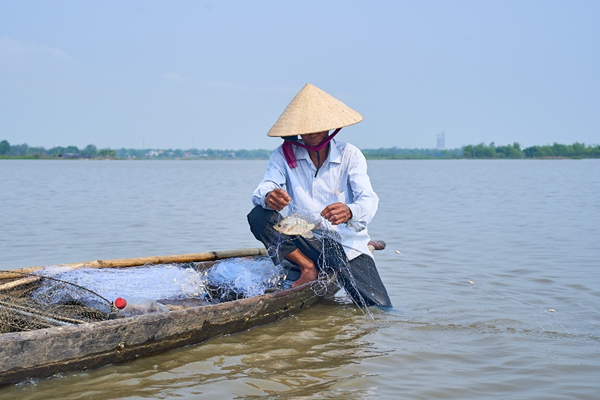 fishing in Song Dam