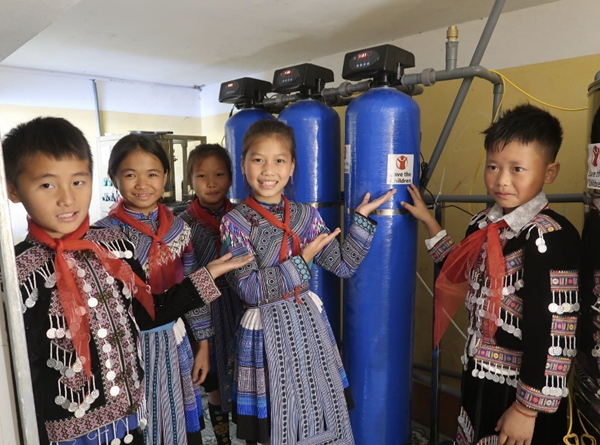 water and children in Lao Cai