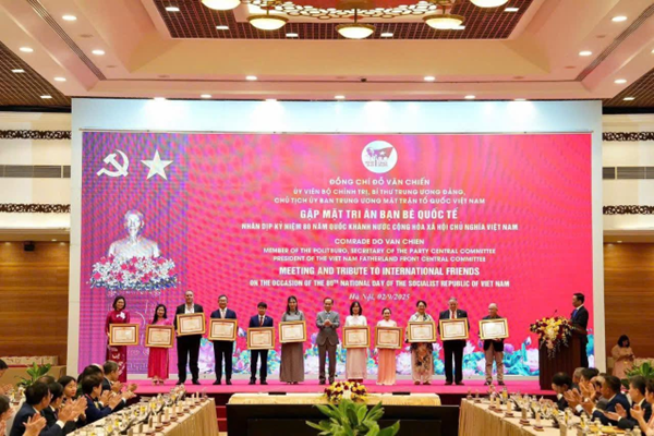 SC receive Cert of Merit from Prime Minister