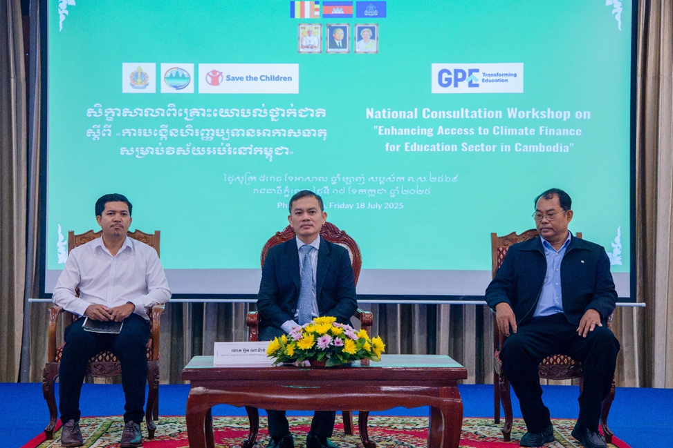 The workshop was presided over by representatives from the Ministry of Environment (MoE), the Ministry of Education, Youth, and Sport (MoEYS), and Save the Children in Cambodia. On the right, Mr. Pong Pitin, Deputy Director General (MoEYS), Mr. Ouk Navann, Deputy Director General (MoE), in the middle, and Mr. Ros Chanborith, Head of Program Development, Quality, and Impact, on the left. (Photo: Save the Children)