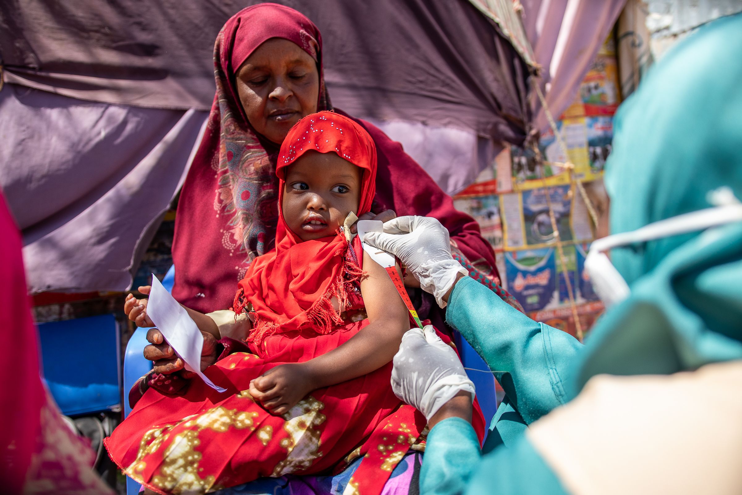 Suhuur (2) was diagnosed and treated for pneumonia by Save the Children’s Family Health Worker Muna (42)