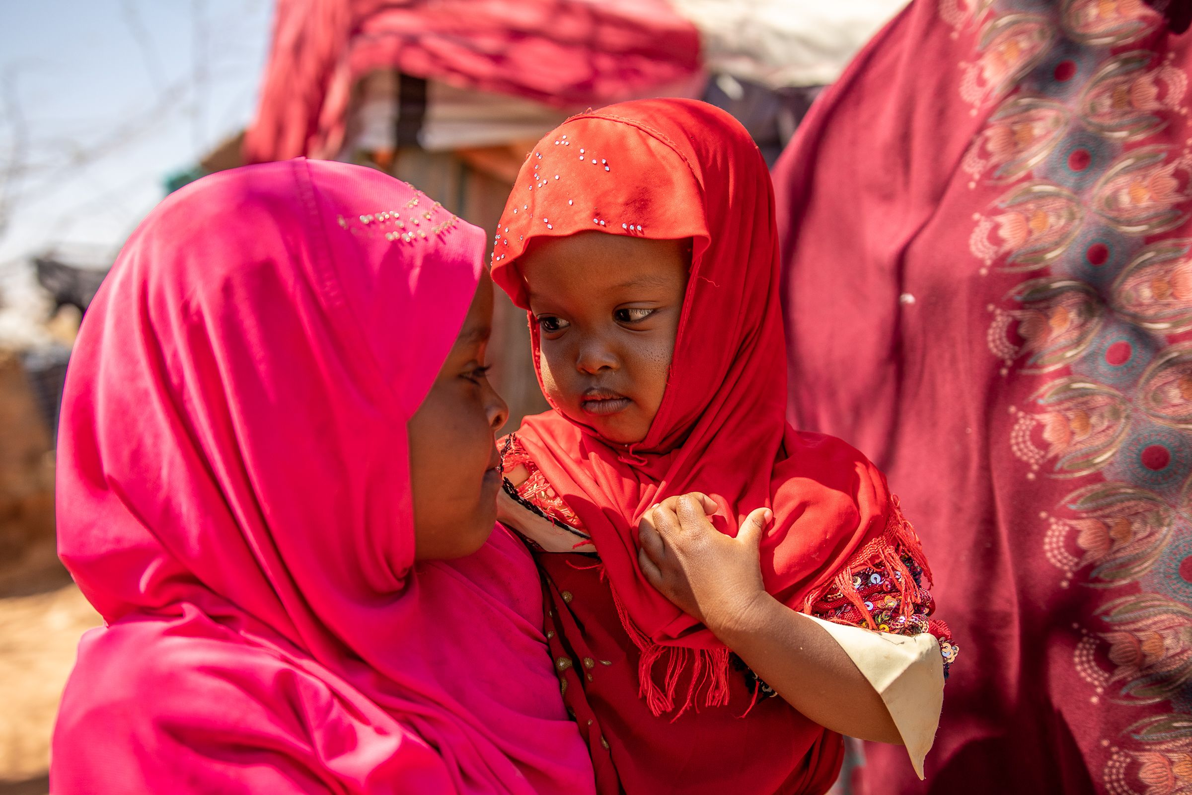 Suhuur (2) and her cousin Amiira (7) receive regular visits from Save the Children’s Family Health Worker